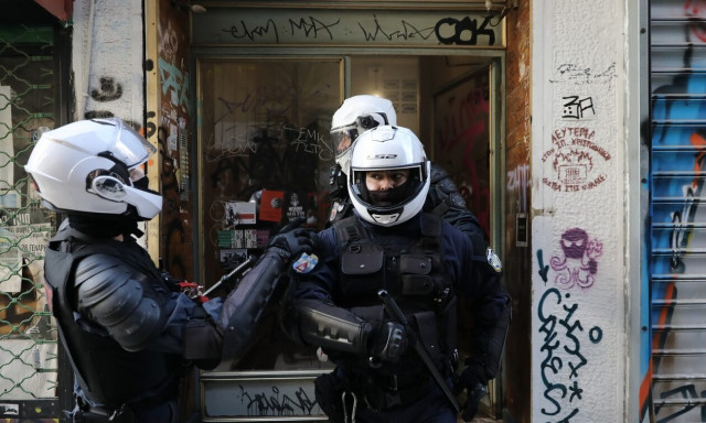 Βίντεο-ντοκουμέντο: Η έφοδος της ΕΛ.ΑΣ. σε υπό κατάληψη κτίριο στα Εξάρχεια - Εκεί έμενε ο Μαροκινός