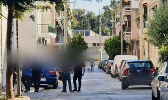 Περιστέρι: Ανθρωποκυνηγητό για τον εντοπισμό του δράστη - Έφοδος των Αρχών σε σπίτι στο Αιγάλεω