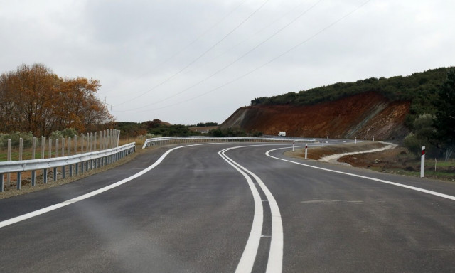 Ξανά στην κυκλοφορία το τμήμα της Παλαιάς Εθνικής Οδού στην Κινέτα, στο ύψος του ρέματος Πίκας