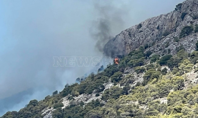 Φωτιά στη Νέα Πέραμο: Προειδοποίηση του meteo για τις επόμενες ώρες – Ενισχύονται οι άνεμοι