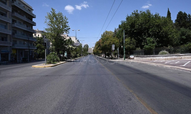 «Ερήμωσε» η Αθήνα: Εικόνες από την πρωτεύουσα που βλέπουμε μια φορά τον χρόνο