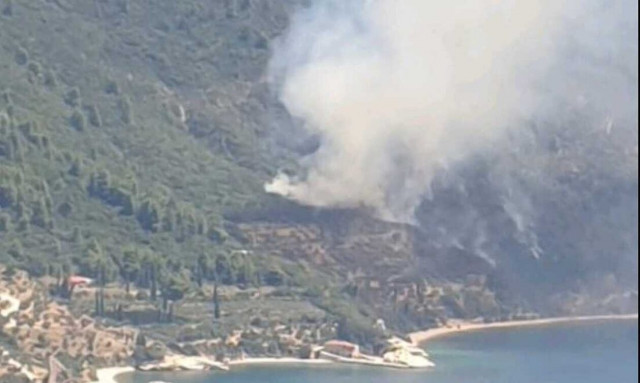 Φωτιά τώρα στο Άγιο Όρος