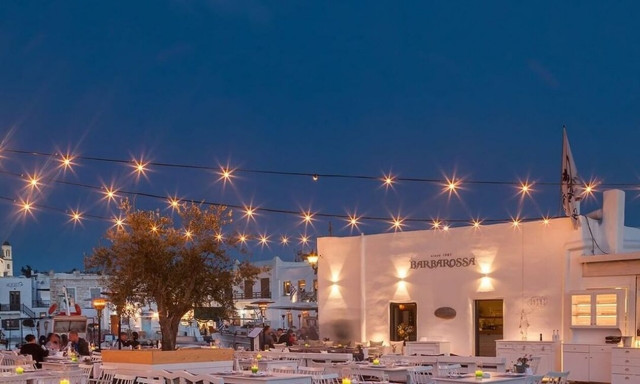 Πάρος: Φωτιά στο γνωστό εστιατόριο «Barbarossa» στη Νάουσα