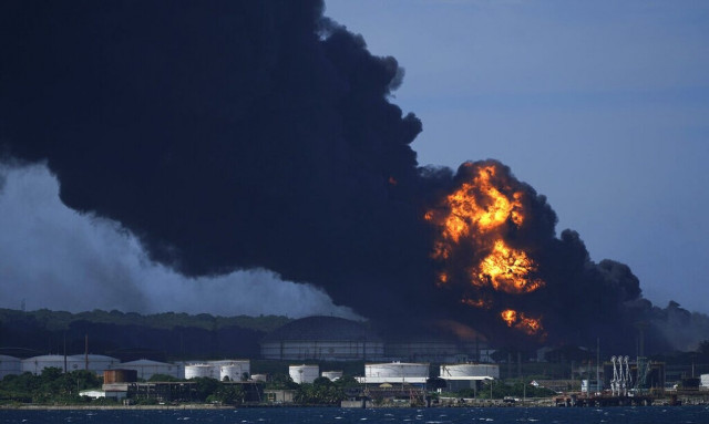 Κούβα: Μεγάλη πυρκαγιά σε πετρελαϊκές εγκαταστάσεις – Αγνοείται η τύχη 17 πυροσβεστών, 77 τραυματίες