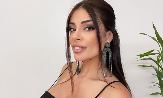 Μίνα Αρναούτη: Συνεχίζει να «τρελαίνει» κόσμο με τις φωτογραφίες της (photos)