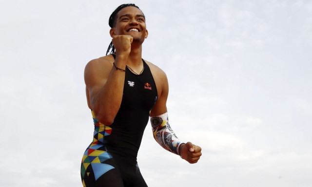 Εμμανουήλ Καραλής: Από το επί κοντώ στο bungee jumping – Έκανε «βουτιά» στον Ισθμό της Κορίνθου