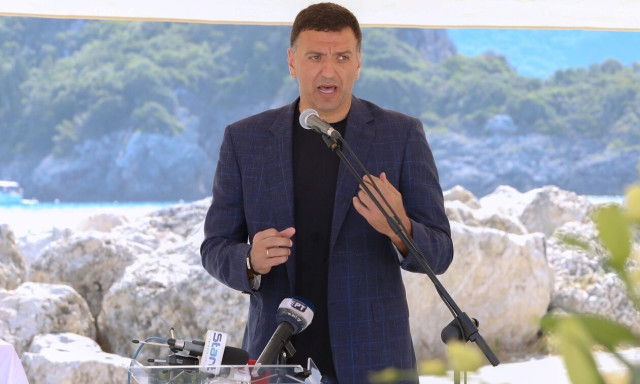 Tourism Min Kikilias: This year tourism proved that is Greece's heavy industry