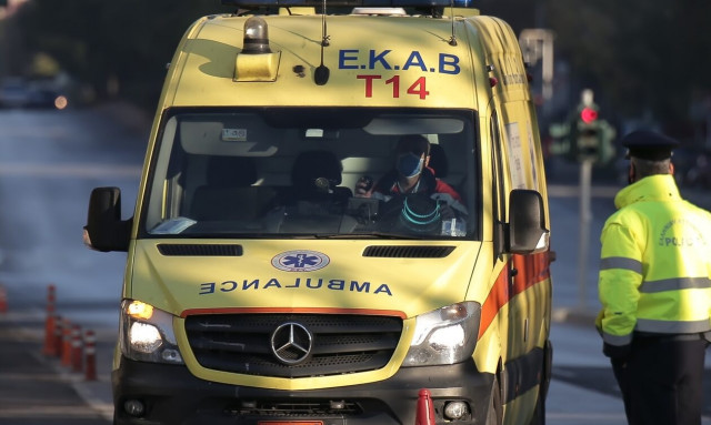 Βουτιά στο κενό από τον 5ο όροφο - Τα δέντρα έσωσαν 23χρονη