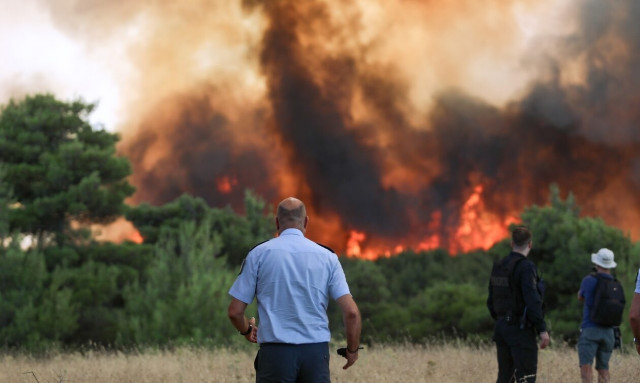 Φωτιά στο Σουφλί - Απειλείται στρατιωτικό φυλάκιο