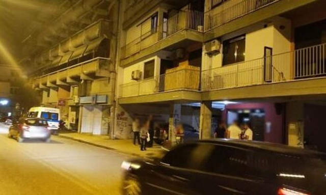 Ιωάννινα: Αγωνία για 17χρονη που έπεσε από τον 4ο όροφο – Διασωληνώθηκε μετά την πτώση