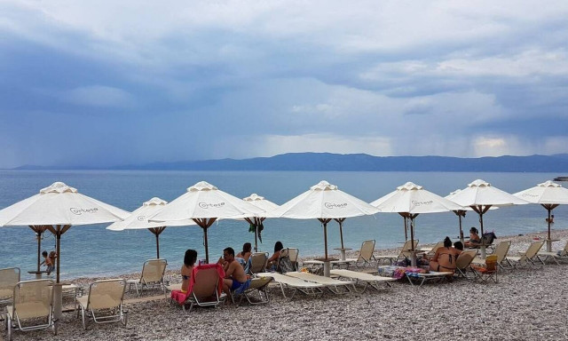 Καιρός: Επικίνδυνο «κοκτέιλ» με ζέστη και ισχυρούς ανέμους - Πού θα βρέξει