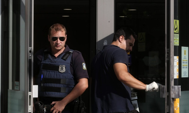 Συναγερμός στην ΕΛ.ΑΣ.: Ένοπλη ληστεία σε τράπεζα στα Πετράλώνα