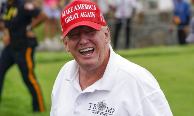 Ντόναλντ Τραμπ: «Fake news» οτι πετούσα έγγραφα στη λεκάνη της τουαλέτας