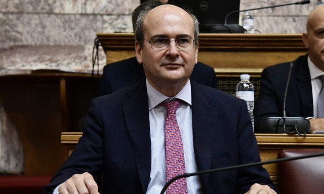 Drop in unemployment rate the best response to gov't critics, Labor min. says