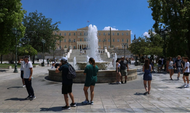 Κορονοϊός: Η «ακτινογραφία» των τελευταίων στοιχείων του ΕΟΔΥ – Πότε περιμένουμε τέλος στην έξαρση