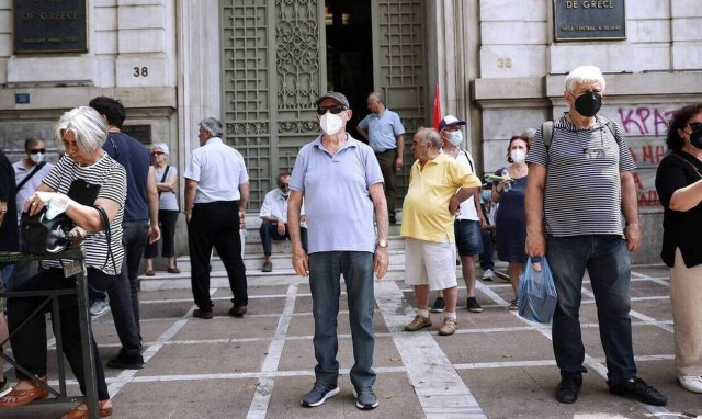 Συνταξιούχοι : Τα σενάρια για την επιστροφή των κομμένων δώρων και επικουρικών