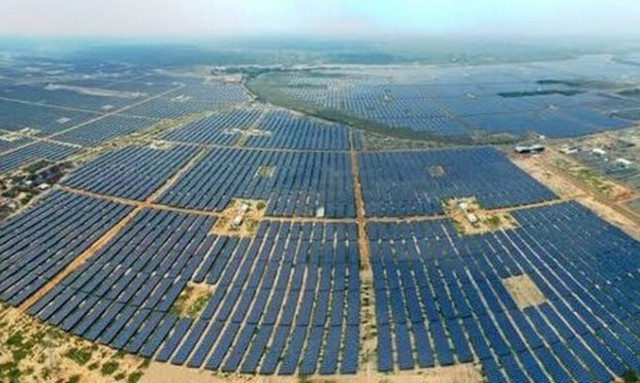 ΔΕΗ Ανανεώσιμες: Προκηρύχθηκε ο διαγωνισμός για το φωτοβολταϊκό των 550 MW