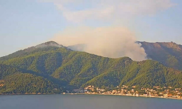 Φωτιά Θάσος: Μήνυμα 112 για εκκένωση στα Κοίνυρα - Δύο τραυματίες και τεράστια καταστροφή