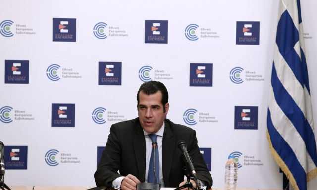 Θάνος Πλεύρης: Από Οκτώβριο και σε δύο φάσεις τα επικαιροποιημένα εμβόλια - Τι είπε για τα σχολεία