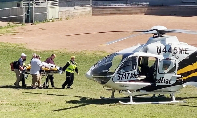 Τα νεότερα για την επίθεση με μαχαίρι στον συγγραφέα Σαλμάν Ρουσντί