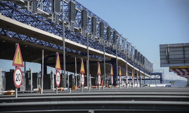 Δεκαπενταύγουστος: Αδειάζει η Αθήνα – Κορυφώνεται η μεγάλη έξοδος, σε ισχύ τα μέτρα της Τροχαίας