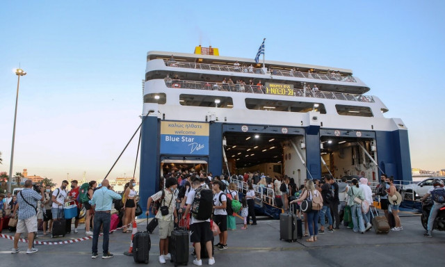 Δεκαπενταύγουστος: Το αδιαχώρητο στα λιμάνια - Έκτακτα μέτρα από την τροχαία