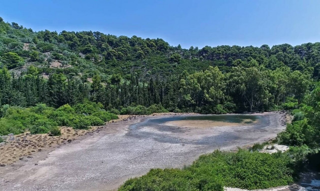 Τσουγκριάς: Το νησί της Ελλάδας που λάτρεψαν και ήθελαν να αγοράσουν οι Beatles