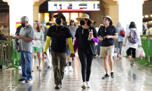 ΗΠΑ: Εκατοντάδες Αμερικανοί εξακολουθούν να πεθαίνουν καθημερινά εξαιτίας του κορονοϊού