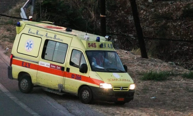 Κρήτη: Αυτοκίνητο έπεσε σε γκρεμό - Στο νοσοκομείο μητέρα και παιδί