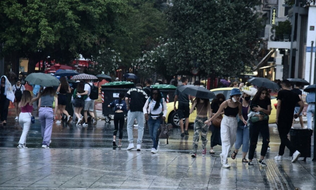 Καιρός: Μπουρίνι στην Αττική, έντονα φαινόμενα στη Δυτική Ελλάδα - Αστάθεια και την Κυριακή