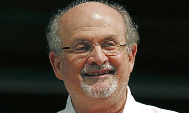 Σαλμάν Ρουσντί: Προφυλακίστηκε ο δράστης της επίθεσης στον συγγραφέα