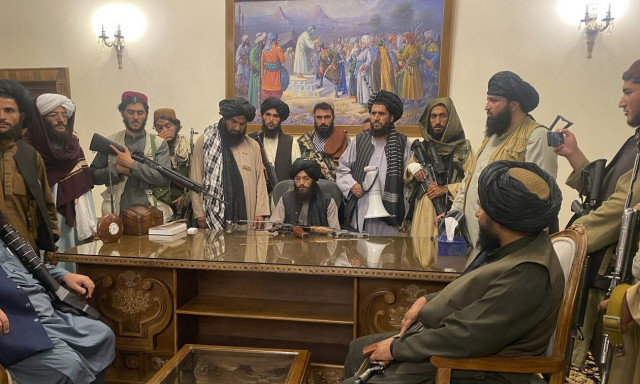 Αχίλλειος πτέρνα των ΗΠΑ το Αφγανιστάν: Στα χέρια των Ταλιμπάν πρώην συνεργάτες της Ουάσιγκτον