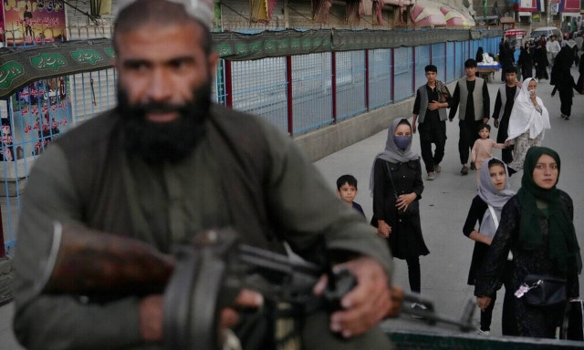 Αφγανιστάν: Γυναίκες διαδήλωσαν για «ψωμί και ελευθερία» - Προειδοποιητικά πυρά από τους Ταλιμπάν