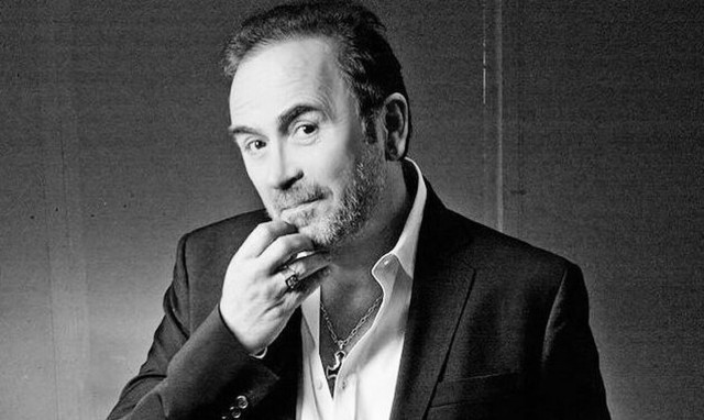 Έπεσε ξύλο σε συναυλία του Σταμάτη Γονίδη