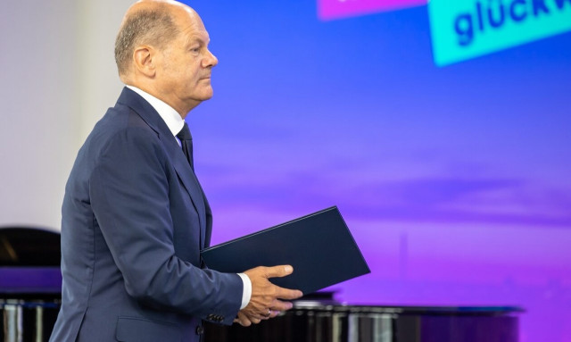 «Nein» από Σολτς στην κατάργηση της τουριστικής βίζας σε Ρώσους πολίτες