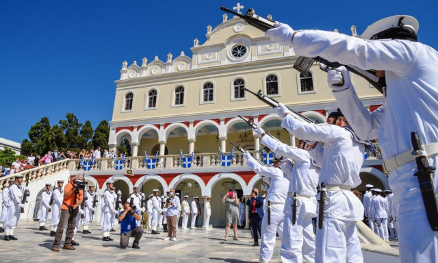 Δεκαπενταύγουστος: Τα ήθη και έθιμα για τους εορτασμούς της Παναγίας σε όλη την Ελλάδα