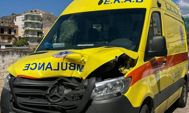 Τραγωδία στο Αργος: Ασθενοφόρο παρέσυρε και σκότωσε ηλικιωμένη