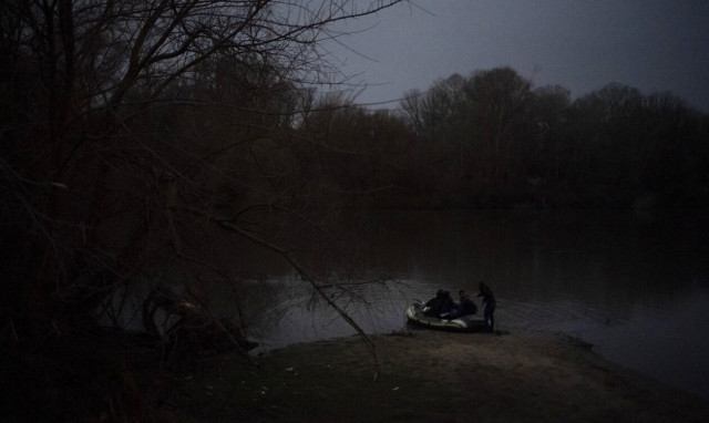 Έβρος: Η αλήθεια για τους μετανάστες που «εγκλωβίστηκαν» στη νησίδα και ο χορός των fake news