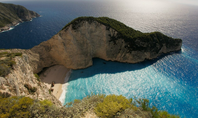 «Καμπανάκι» Λέκκα για τις παραλίες με βράχους μετά τους σεισμούς σε Σάμο και Λευκάδα