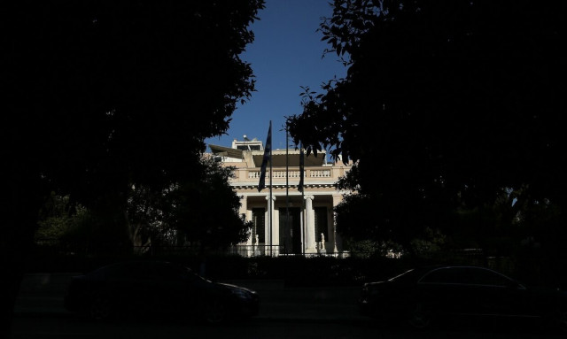 H «γάτα του Σρέντινγκερ» στους διαδρόμους του Μαξίμου και η δύσκολη εβδομάδα της κυβέρνησης