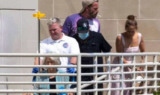 Λόπεζ – Άφλεκ: Αναστάτωση πριν το γάμο – Πήραν με ασθενοφόρο την μητέρα του ηθοποιού