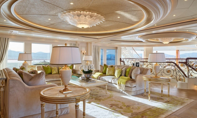 Το πλωτό παλάτι των 300.000.000 ευρώ έριξε άγκυρα στη Μύκονο