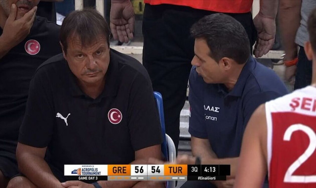 Ελλάδα – Τουρκία: O Αταμάν αποβλήθηκε κι αρνήθηκε να πάει αποδυτήρια! - Ειρηνοποιός ο Ιτούδης