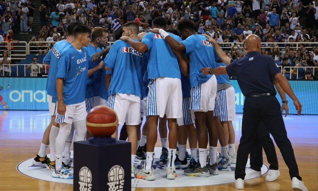 Ελλάδα – Τουρκία: Όλο το ΟΑΚΑ τραγούδησε τον εθνικό ύμνο – Στο… πόδι 18.000 για τους διεθνείς