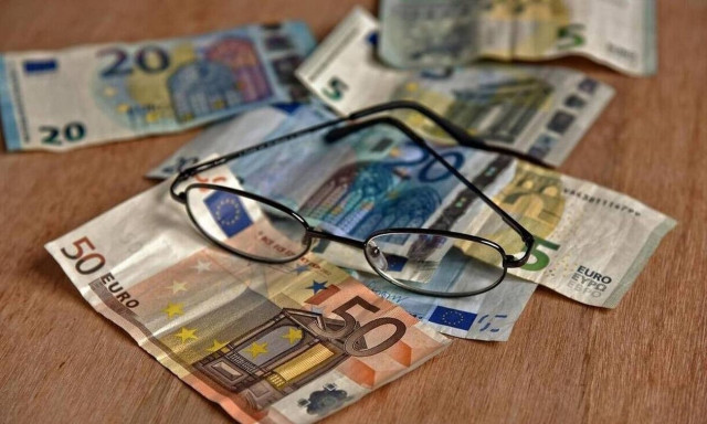 Oι εκκρεμότητες με την Εφορία: Τι πρέπει να πληρώσουμε τον Αύγουστο