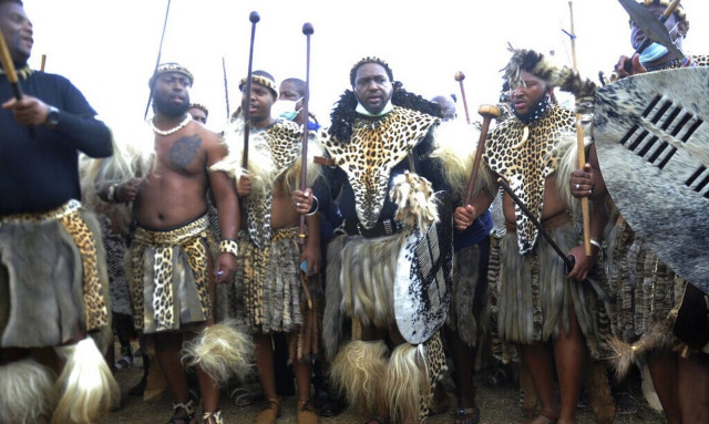 Νότια Αφρική: Σε κλίμα μεγαλοπρέπειας η στέψη του νέου βασιλιά των Ζουλού (video)