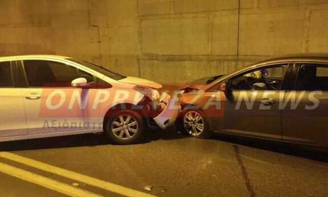 Άκτιο: Καραμπόλα μέσα στην υποθαλάσσια σήραγγα – Οι εικόνες και οι ατελείωτες ουρές μετά το τροχαίο