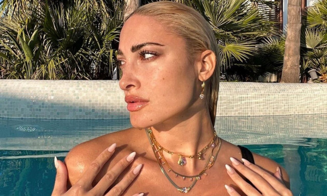 Τούνη: Αυτοτρολάρεται που έμεινε έγκυος έχοντας μόνο ένα χρόνο σχέση