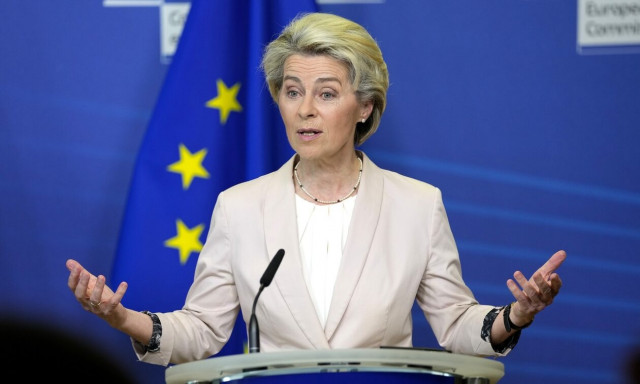 Ούρσουλα φον ντερ Λάιεν: Τέλος της ενισχυμένης εποπτείας χάρη στη δύναμη των Ελλήνων