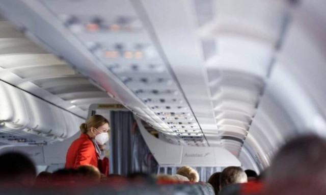 Αεροσυνοδός μας επισημαίνει τα 5 πράγματα που πρέπει να σταματήσουμε να κάνουμε σε ένα αεροπλάνο